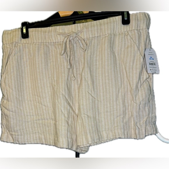 Time and Tru High Waist Cream Striped Shorts - Picture 1 of 2